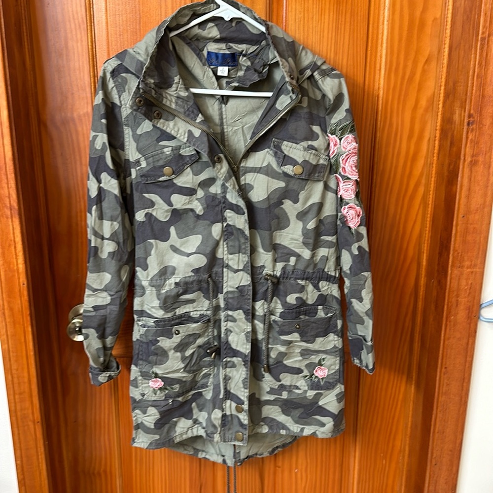 Francesca’s Collections Blue Rain Anorak Camo pink  flower Embroidered jacket S